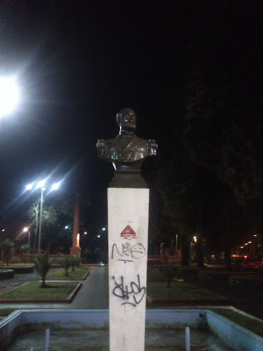 Estatua Arturo Prat Curico
