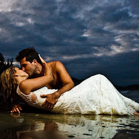 by Anderson Miranda - Wedding Bride & Groom