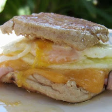 English Muffins With Eggs, Cheese and Ham