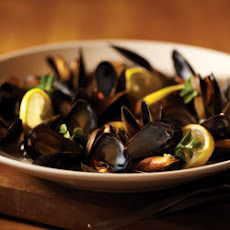 Lemon and Garlic Steamed Mussels