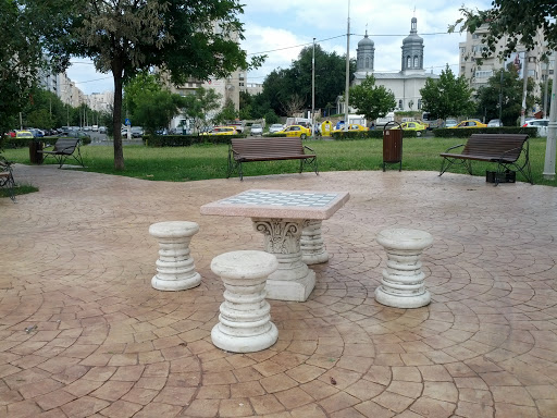 Mighty Kasparov's Chess Table