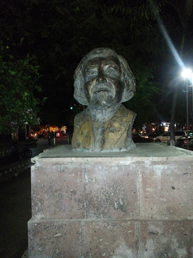 Busto Francisco González
