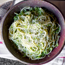 Spaghetti with Broccoli Cream Pesto