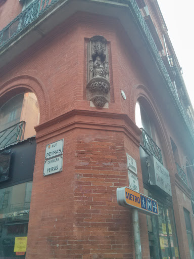 Statue Rue Peyras