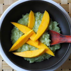 Thai-Inspired Coconut-Pandan Rice Pudding with Fresh Mango