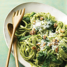 Fettuccine with Parsley Pesto and Walnuts