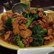 Broccoli and Tofu Stir-Fry With Toasted Almonds