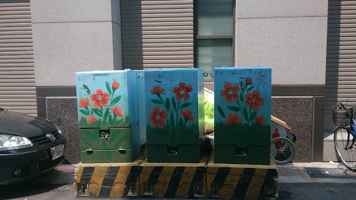 五花瓣紅花電箱