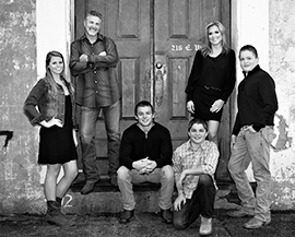 Family pictures photos portraits in Allen, Carrollton, Coppell, Dallas, Frisco, Garland, McKinney, Plano, Prosper, Richardson, Texas