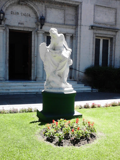 Estatua Gimnasio Victoria
