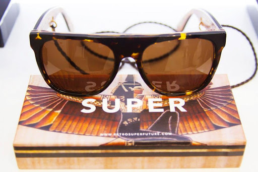 Historia de las gafas SUPER