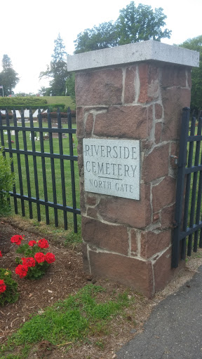 Riverside Cemetery North Gate