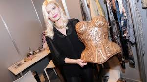 Corse de madera; Maya Hansen