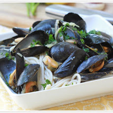 Pasta With Garlic Mussels