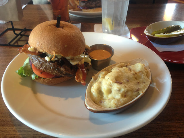 Gluten free burger a d mashed potatoesn