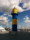 Historischer Leuchtturm an der Hafeneinfahrt