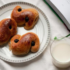 Saint Lucia buns - Lussekatter - Saffron buns