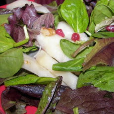 Spinach and Pear Salad With Pomegranate Dressing