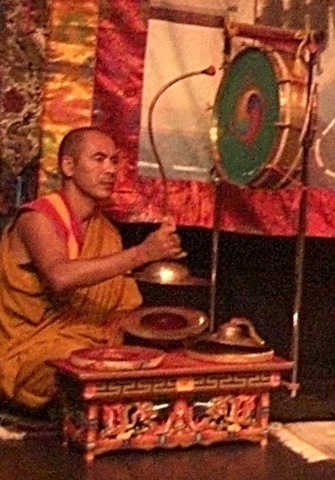 [tibetan monks10[3].jpg]