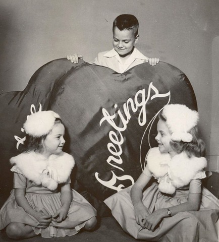 [Tommy and the Reeves girls[3].jpg]