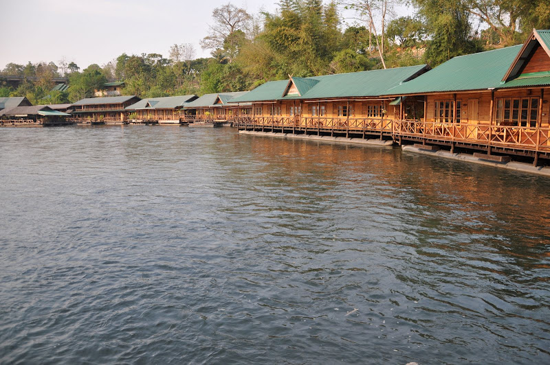 Плавучая гостиница на реке Квай
