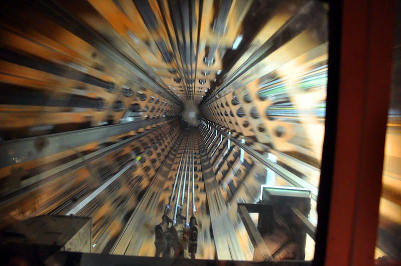Лифт внутри Атомиума, Брюссель