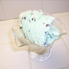 Simple Mint Chocolate Chip Ice Cream