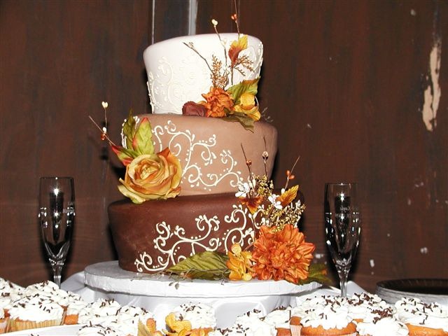 [Wedding Cake 3[4].jpg]