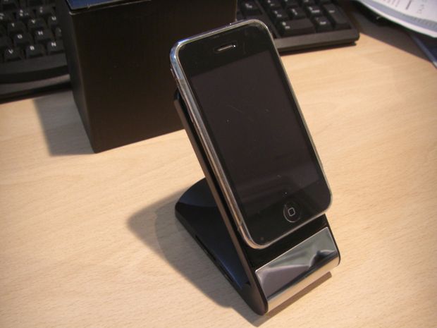 desk-genie-stand-iphone-3.jpg