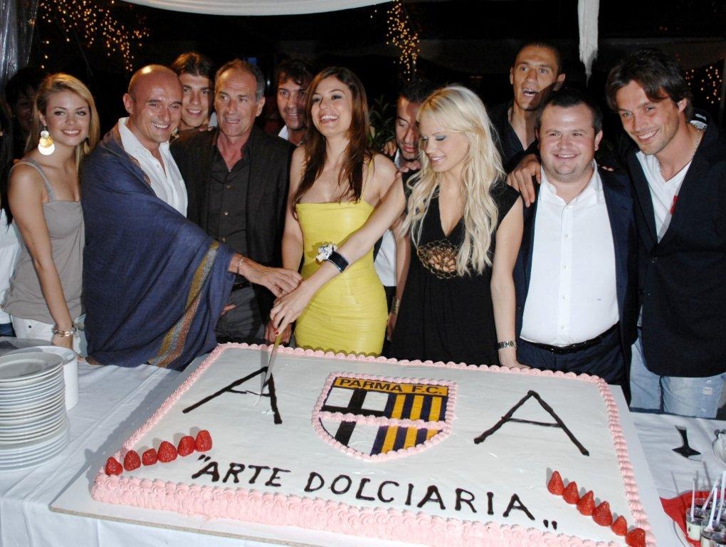 [sara tommasi e signorini festeggiano il parma[2].jpg]