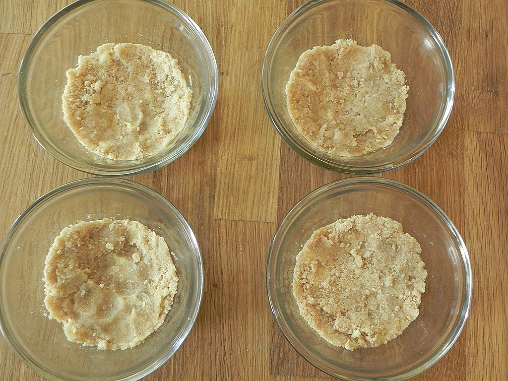 [crumble25.jpg&description=Winter Mini Apple-Cranberry Crumble')]