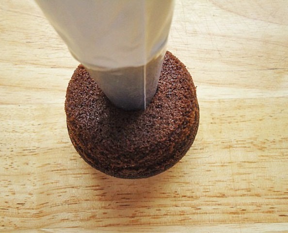 [snoballcupcake43.jpg&description=Guest Post with Gingerbread Bagels-Sno-Ball Cupcakes')]