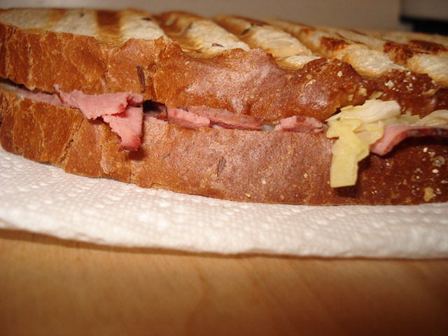 [Reuben Sandwich side view[8].jpg]