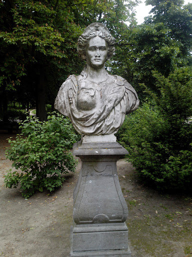 Woman Statue at Parc Royal