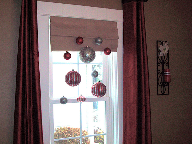 Easy holiday decor: hanging ornaments - NewlyWoodwards