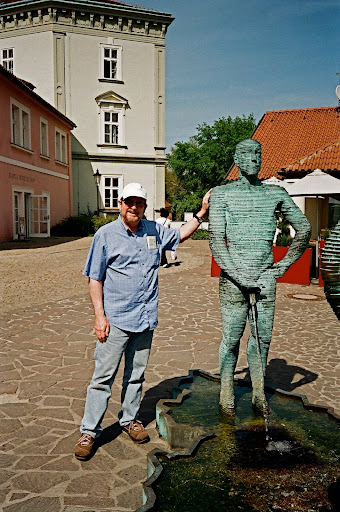 pissing v rot foto