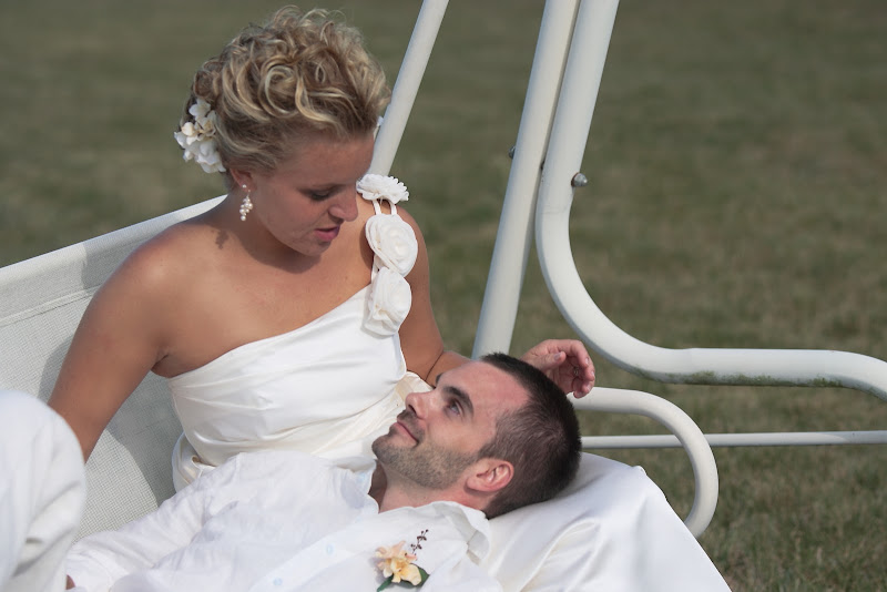 IMAGE: http://lh5.ggpht.com/_-nUXpYGw-FA/TJUbzRWWepI/AAAAAAAAChE/GRizShJOp5c/s800/Foster%20Steed%20Wedding164.JPG