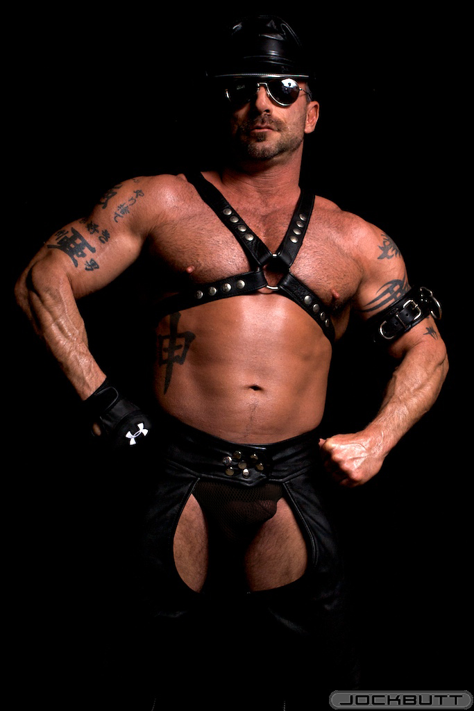 [leather-muscle-daddy-dave-stone-02.jpg]