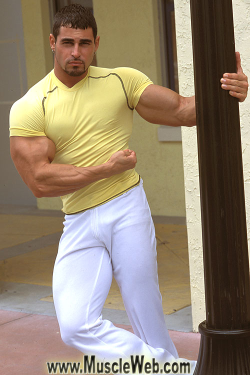 [male-bodybuilder-Mark-Alvisi-20.jpg]