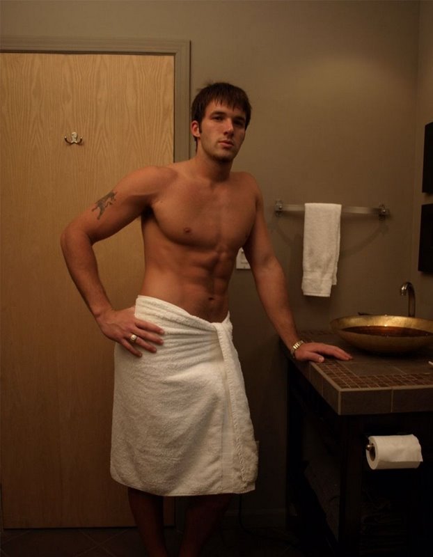 [sexy-hunk-men-in-towel-40.jpg]