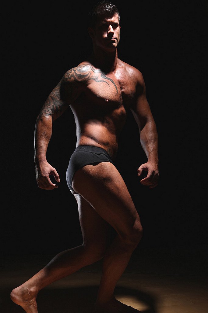 [muscle-hunk-gay-porn-star-adam-killian-29.jpg]