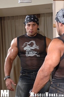 Hot Male Bodybuilder Roberto Bueno - Muscle Mountain