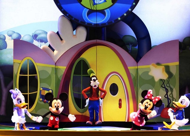 [Mickey_Fete_Magical_Party21[12].jpg]