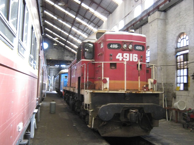 [4916, 1803 & VHO1816 -  Eveleigh 21st August 2010a[3].jpg]