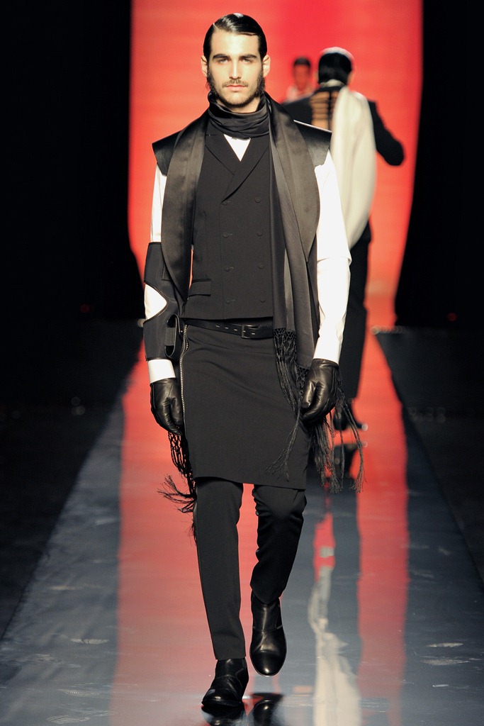 [Jean Paul Gaultier Fall 2011 Menswear 3[3].jpg]