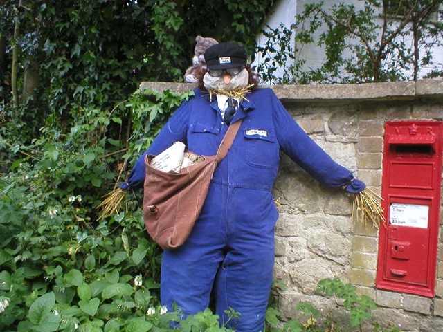 [Scarecrow Festival May 2010 resized[8].jpg]