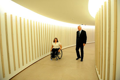 Louise Sauvage & Jan Utzon in the Sydney Opera House Jan Utzon accompanied Olympian Louise Sauvage on the first public lift in the building (AAP: Tracey Nearmy)