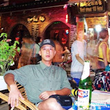 – 西街酒吧里的摩凝 – 西街酒吧里的摩凝