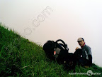 – 在前往金顶路上的高山草甸上休息和补充能量的摩凝 – 在前往金顶路上的高山草甸上休息和补充能量的摩凝
