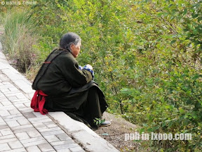 塔尔寺的藏族妇女